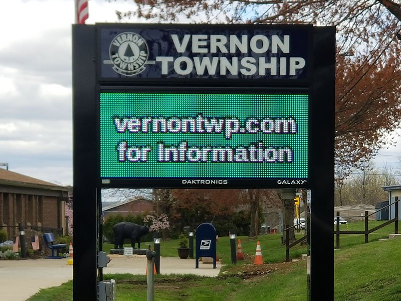 LED message center mounted by roadside